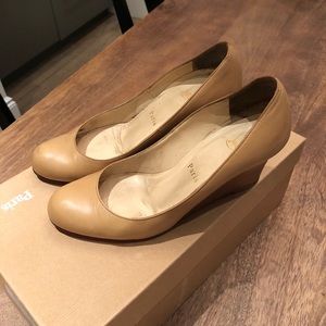 Louboutin tan wedges